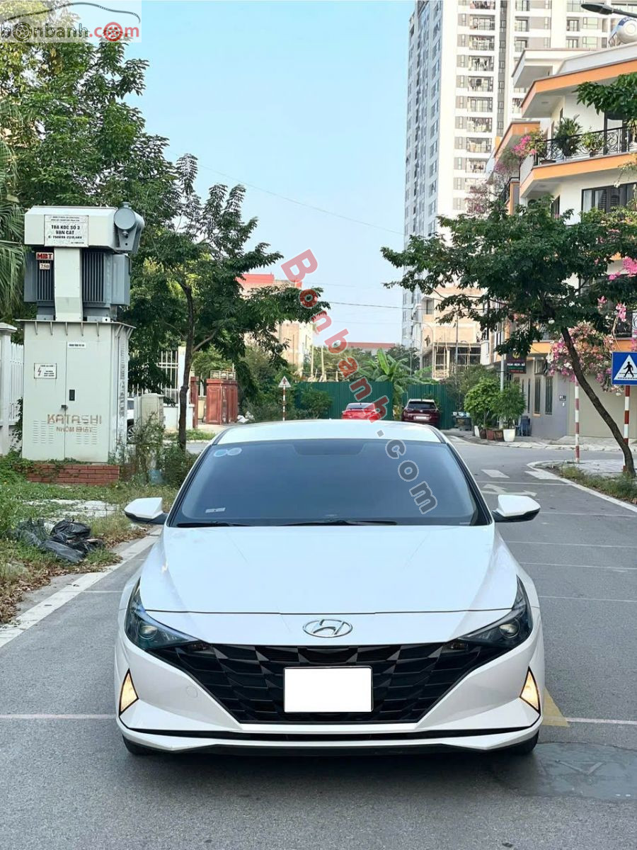 Hyundai Elantra 1.6 AT Tiêu chuẩn 2022