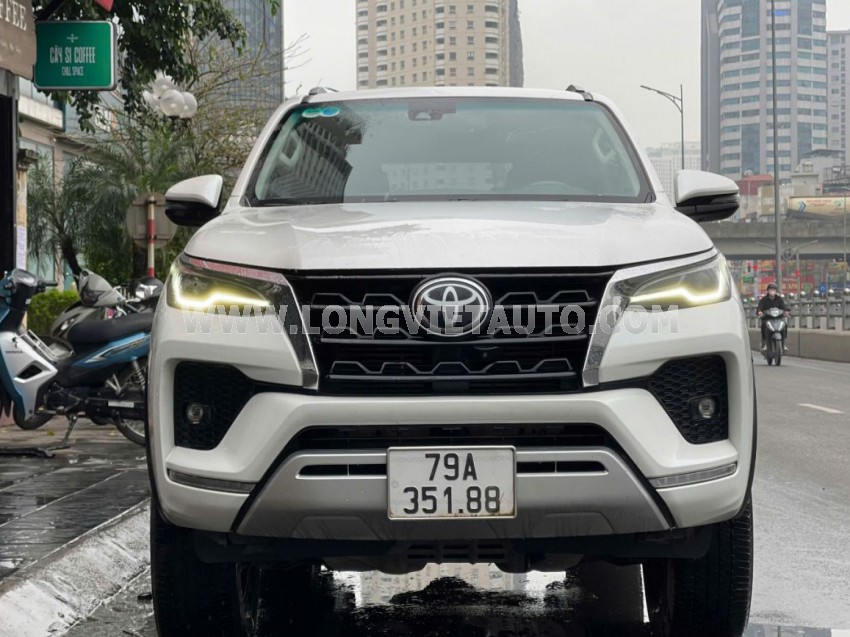 Toyota Fortuner 2.8V 4x4 AT 2021