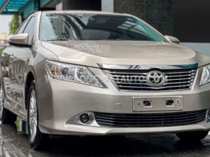 Xe Toyota Camry 2.0E 2013